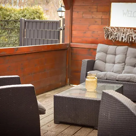 シャレー Fenced Backyard With Covered Porch And Free Bikes Doornspijk