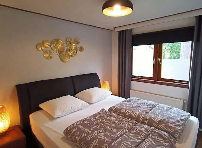 Fenced Backyard With Covered Porch And Free Bikes Chalet