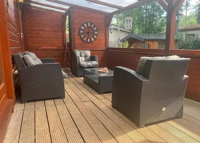 Chalet Fenced Backyard With Covered Porch And Free Bikes *