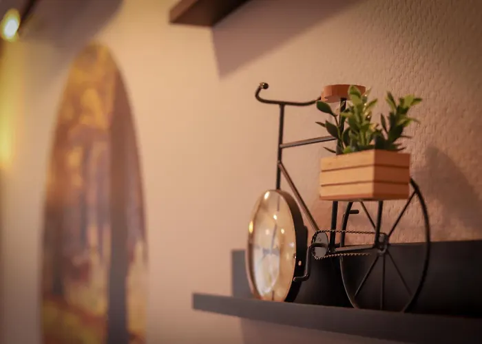 Chalet Fenced Backyard With Covered Porch And Free Bikes *